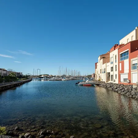 Ideal Couple & Famille, Pied Dans L'eau - Vue - Quartier Calme - Wi- Fi Debit - Parking Gratuit - Climatisation - Netflix - Animeaux Acceptes - Pres Du Port - Cap D'agde * Agde
