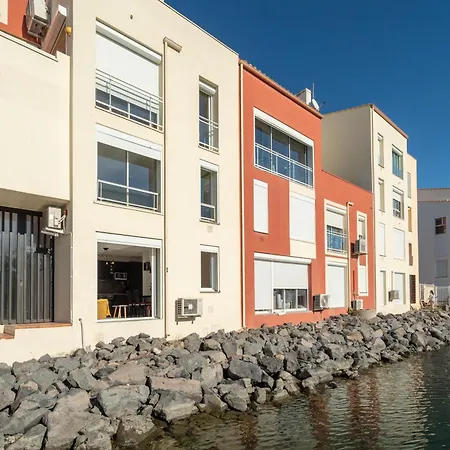 Ideal Couple & Famille, Pied Dans L'eau - Vue - Quartier Calme - Wi- Fi Debit - Parking Gratuit - Climatisation - Netflix - Animeaux Acceptes - Pres Du Port - Cap D'agde * Agde