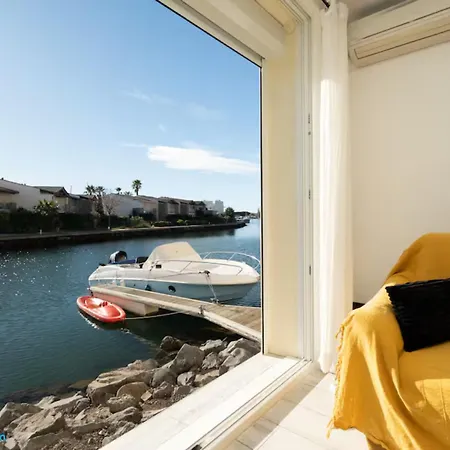 Idéal Couple&Famille, Pied dans l'eau - Vue Mer - Quartier Calme - Wi- Fi Haut Débit - Parking Gratuit - Climatisation - Netflix - Animeaux Acceptés - Prés du Port - Cap d'Agde Appartamento