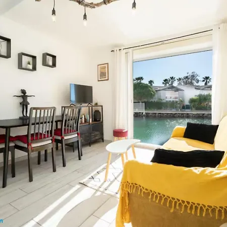 Idéal Couple&Famille, Pied dans l'eau - Vue Mer - Quartier Calme - Wi- Fi Haut Débit - Parking Gratuit - Climatisation - Netflix - Animeaux Acceptés - Prés du Port - Cap d'Agde Appartamento Agde