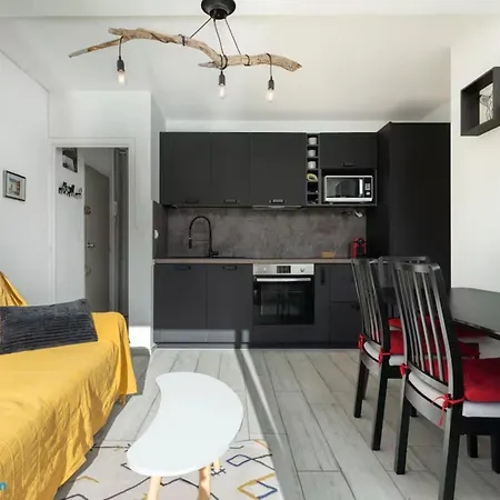 Idéal Couple&Famille, Pied dans l'eau - Vue Mer - Quartier Calme - Wi- Fi Haut Débit - Parking Gratuit - Climatisation - Netflix - Animeaux Acceptés - Prés du Port - Cap d'Agde