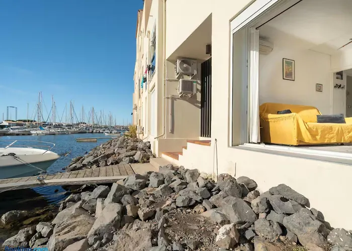 Idéal Couple&Famille, Pied dans l'eau - Vue Mer - Quartier Calme - Wi- Fi Haut Débit - Parking Gratuit - Climatisation - Netflix - Animeaux Acceptés - Prés du Port - Cap d'Agde Appartamento Agde