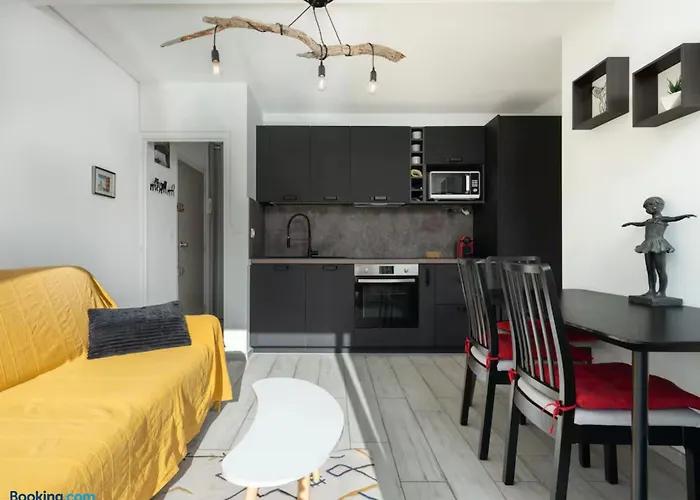 Idéal Couple&Famille, Pied dans l'eau - Vue Mer - Quartier Calme - Wi- Fi Haut Débit - Parking Gratuit - Climatisation - Netflix - Animeaux Acceptés - Prés du Port - Cap d'Agde