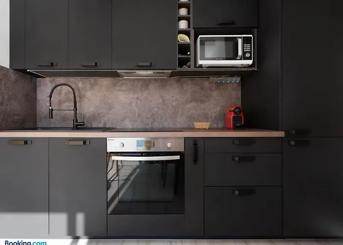 Idéal Couple&Famille, Pied dans l'eau - Vue Mer - Quartier Calme - Wi- Fi Haut Débit - Parking Gratuit - Climatisation - Netflix - Animeaux Acceptés - Prés du Port - Cap d'Agde * Agde