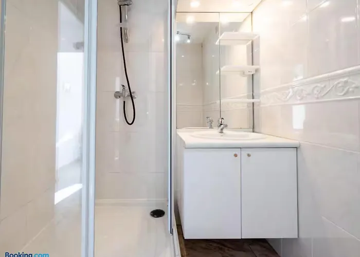 Idéal Couple&Famille, Pied dans l'eau - Vue Mer - Quartier Calme - Wi- Fi Haut Débit - Parking Gratuit - Climatisation - Netflix - Animeaux Acceptés - Prés du Port - Cap d'Agde * Agde