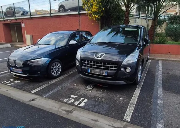 Idéal Couple&Famille, Pied dans l'eau - Vue Mer - Quartier Calme - Wi- Fi Haut Débit - Parking Gratuit - Climatisation - Netflix - Animeaux Acceptés - Prés du Port - Cap d'Agde * Agde