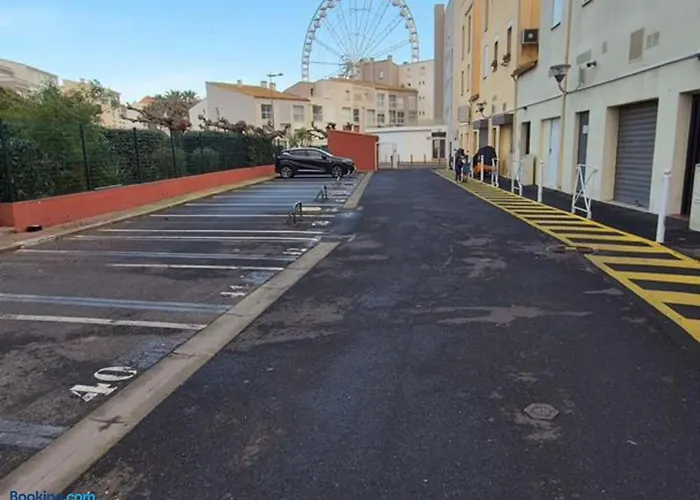 Idéal Couple&Famille, Pied dans l'eau - Vue Mer - Quartier Calme - Wi- Fi Haut Débit - Parking Gratuit - Climatisation - Netflix - Animeaux Acceptés - Prés du Port - Cap d'Agde