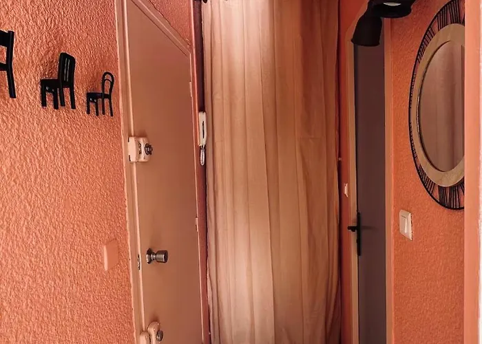 Appartamento Idéal Couple&Famille, Pied dans l'eau - Vue Mer - Quartier Calme - Wi- Fi Haut Débit - Parking Gratuit - Climatisation - Netflix - Animeaux Acceptés - Prés du Port - Cap d'Agde Agde