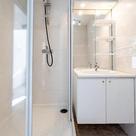 Ideal Couple & Famille,Vue Mer - Quartier Calme Parking Gratuit - Climatisation - Animaux Acceptes