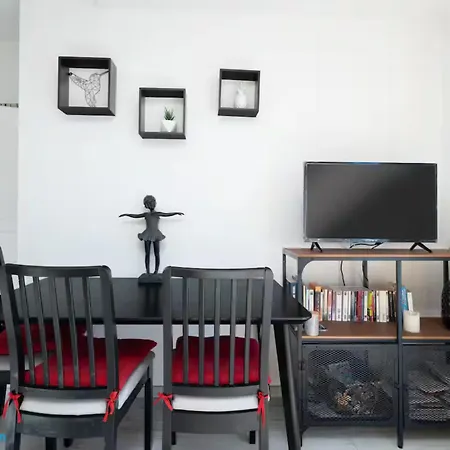Idéal Couple&famille,vue - Quartier Calme Parking Gratuit - Climatisation - Animaux Acceptés *